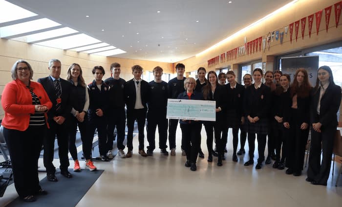 King’s Worcester Rowers Present Cheque to Worcestershire Breast Unit Haven